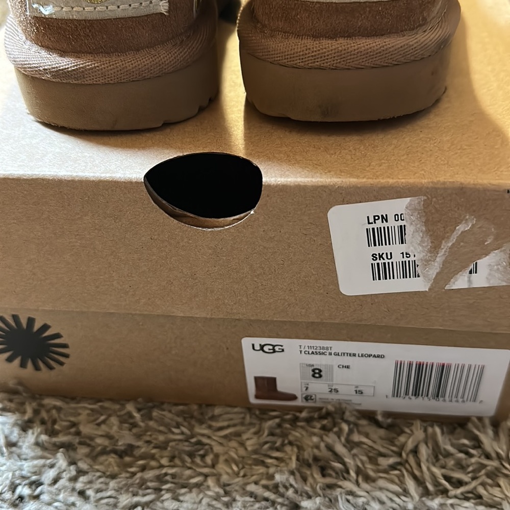 UGG - Picture 4 of 6